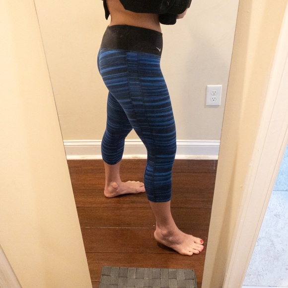 Nike Dri-Fit Cropped Leggings Size XS - Picture 2 of 8